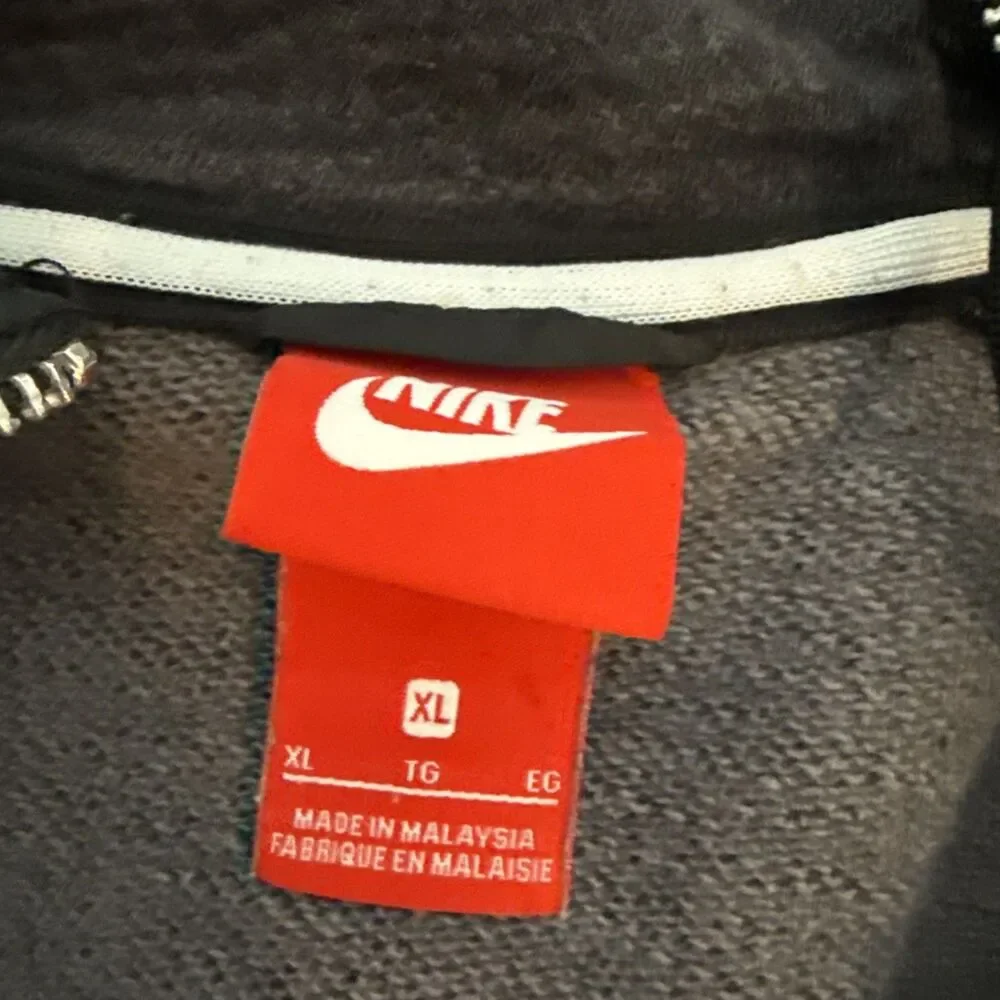 Nike Hoodie Full zipper With Zipper Pocket.  Size XL